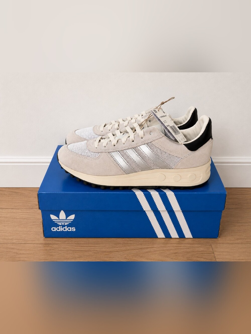 adidas La Trainer Lux Cream and Silver Classic Low-Top Sneakers